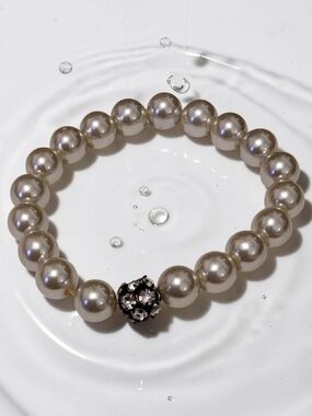 10/ $10 Classic Pearl Stretch Bracelet